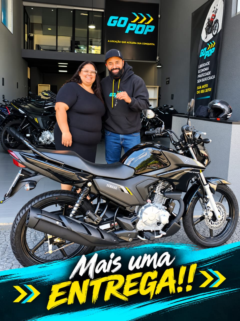 Cliente feliz com sua Yamaha Factor preta entregue pela GO POP